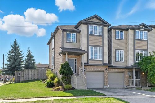 44 Tudor St, Kitchener, ON, N2R1W4 | Card Image