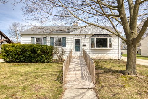 955 Lincoln Dr E, West Bend, WI, 53095-4716 | Card Image