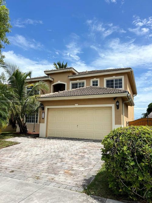 9032-9032 Sw 208th Ter, Cutler Bay, FL, 33189-3886 | Card Image