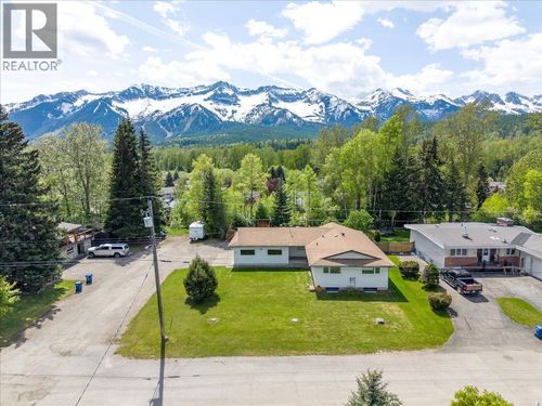 39 Elkview Dr, Fernie, BC, V0B1M3 | Card Image