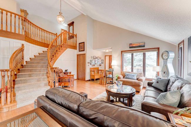 324 Coach Grove Place Sw, Home with 4 bedrooms, 3 bathrooms and 4 parking in Calgary AB | Image 7
