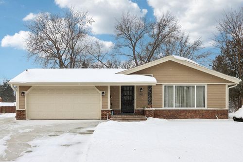 901 Anton Road, Hartland, WI, 53029 | Card Image