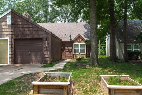 313 Northwood Ln, Lawrence, KS, 66044-4676 | Card Image