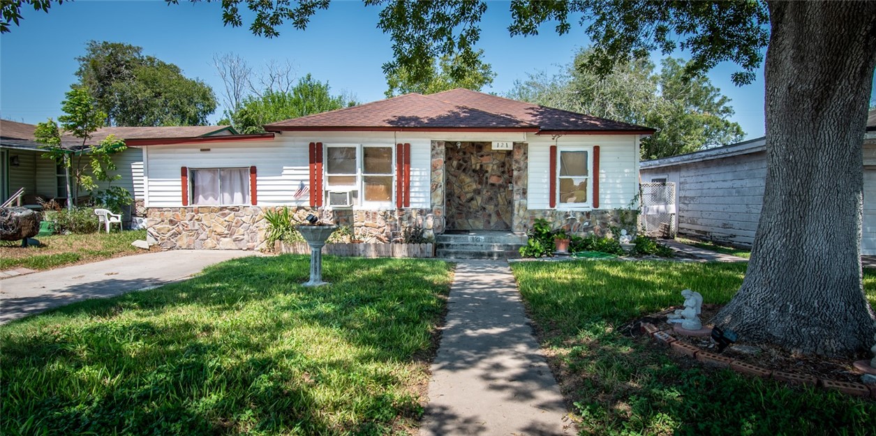 Avenue , Robstown, TX 78380