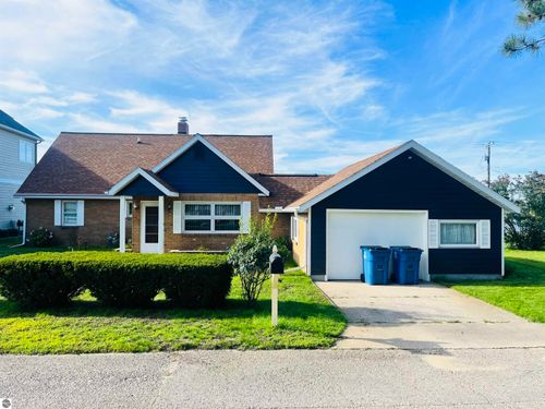 2009 Sunnyside Dr, Cadillac, MI, 49601-8744 | Card Image
