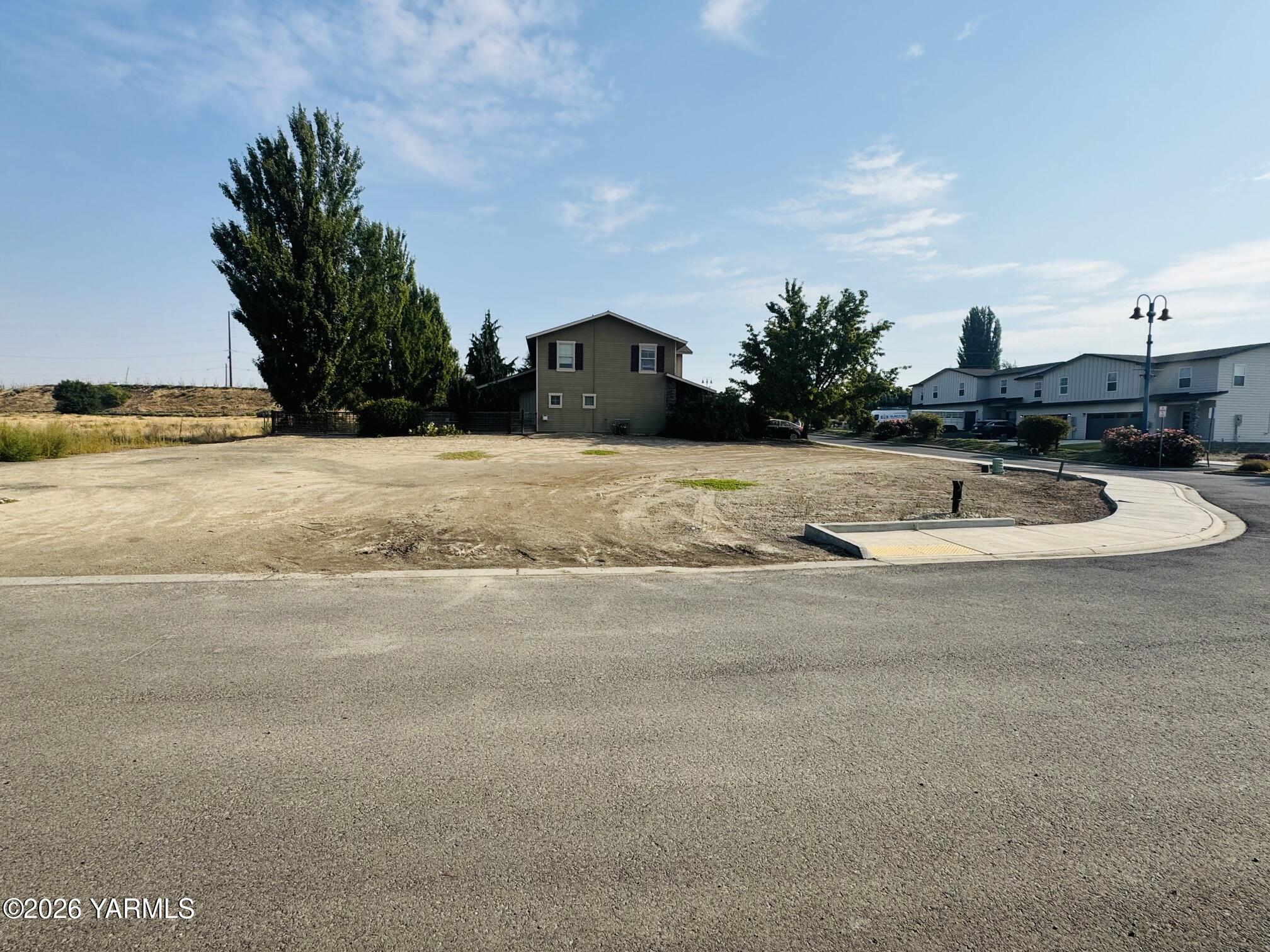 Land in Zillah 4