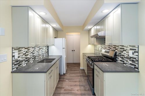 43 Foxwood Cir, Mount Kisco, NY, 10549-1129 | Card Image