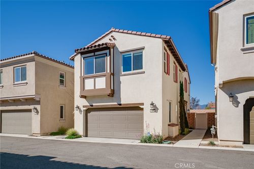 208 Bonita Ln, Rialto, CA, 92376-6512 | Card Image
