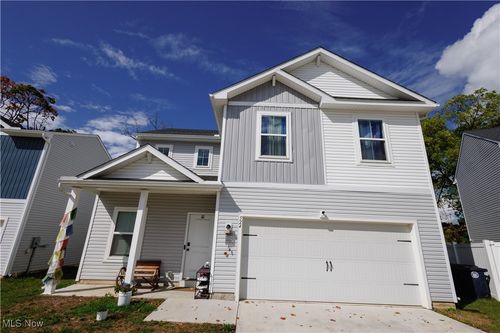 524 Auld Farm Cir, Akron, OH, 44320-3011 | Card Image