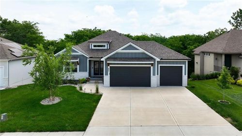 821 Old Paint Rd, Raymore, MO, 64083-8173 | Card Image
