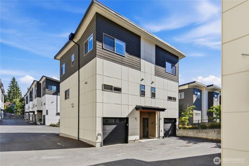 4206 S Greenbelt Station Dr, Seattle, WA, 98118-5132 | Card Image