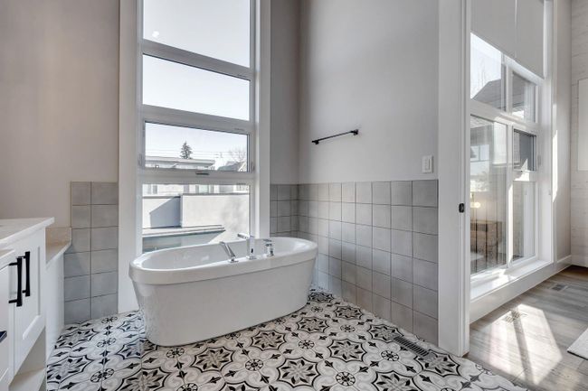 2022 44 Avenue Sw, Home with 4 bedrooms, 3 bathrooms and 2 parking in Calgary AB | Image 30