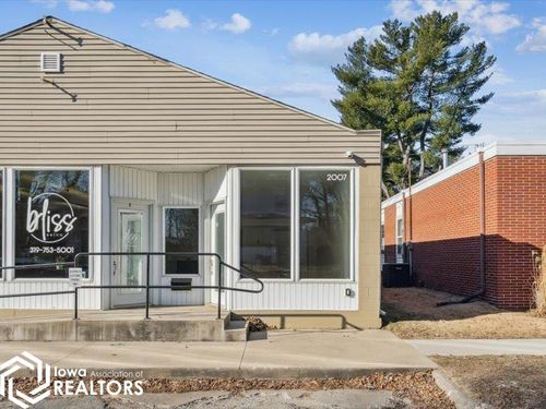 2007 S Main St, Burlington, IA, 52601-6164 | Card Image