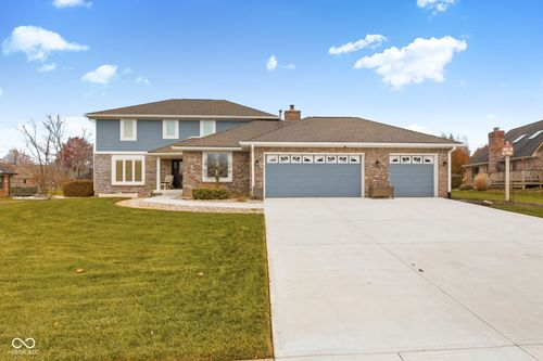 2275 Willow Lake Dr, Greenwood, IN, 46143 | Card Image