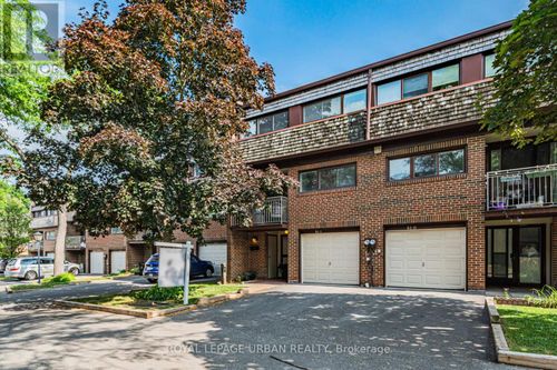 11-86 Castlebury Cres, Toronto, ON, M2H1W8 | Card Image