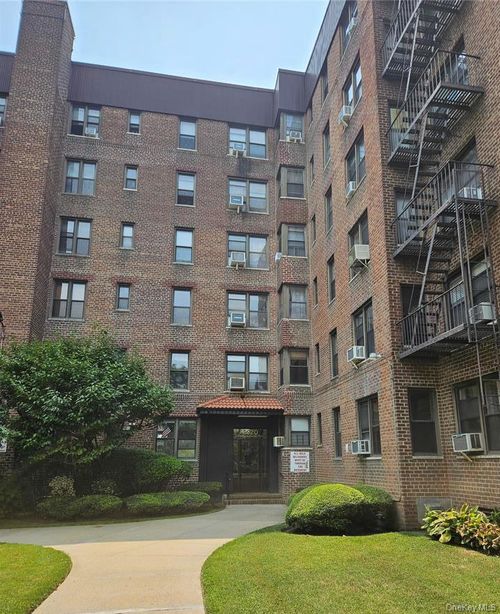 3c-2220 Burnett Street, New York, NY, 11229 | Card Image