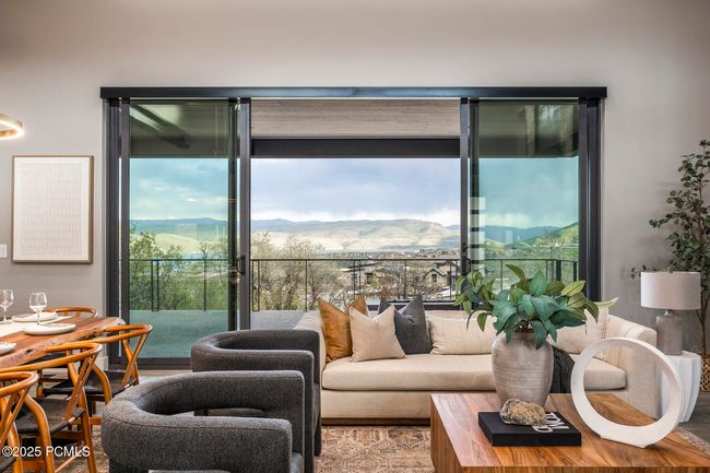 1817 W Skyridge Dr, Home with 5 bedrooms, 6 bathrooms and null parking in Mayflower Mnt UT | Image 5