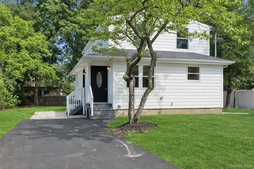 1223 Udall Rd, Bay Shore, NY, 11706-1909 | Card Image