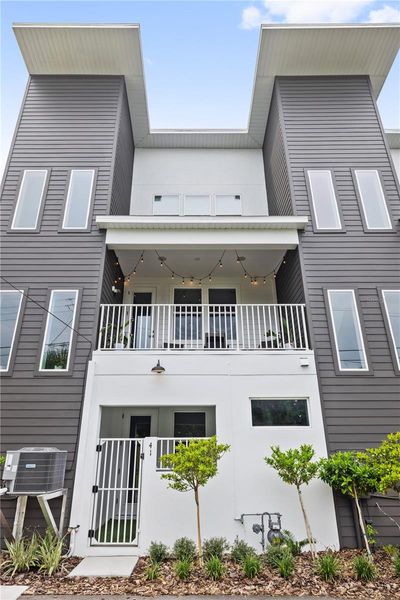 41 29 Th Street N, Townhouse with 3 bedrooms, 3 bathrooms and null parking in Saint Petersburg FL | Image 1