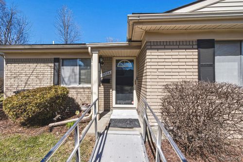 26596 Franklin Pointe Dr, Southfield, MI, 48034-5604 | Card Image