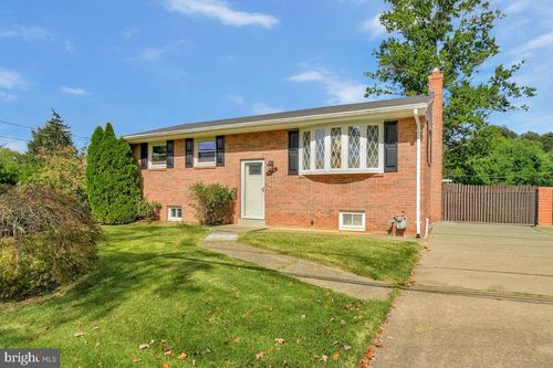 6704 Crafton Ln, CLINTON, MD, 20735-4011 | Card Image