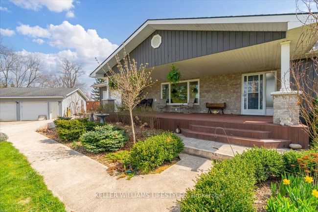 4609 Douglas Line, House other with 4 bedrooms, 2 bathrooms and 5 parking in Town Of Plympton Wyoming ON | Image 5