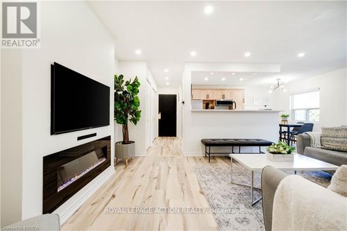 4-608 Grey St, Brantford, ON, N3S4Y1 | Card Image