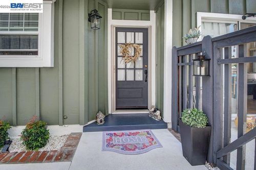 7 Cliff Walk Dr, Vallejo, CA, 94591-6432 | Card Image