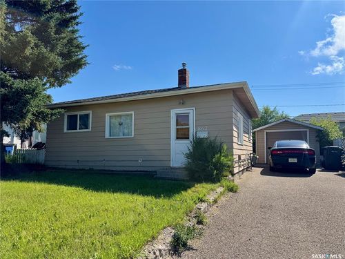 862 109th St, North Battleford, SK, S9A2C9 | Card Image