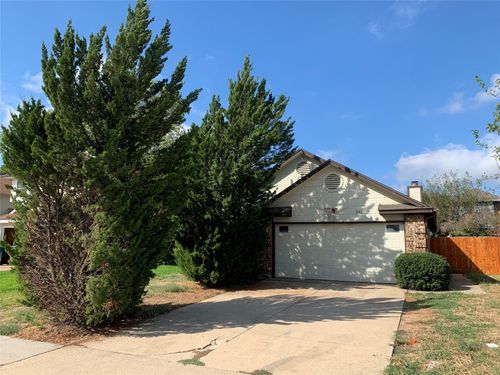 942 Boxwood Dr, Lewisville, TX, 75067-4220 | Card Image