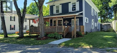 44 Porter St, Saint Stephen, NB, E3L2M7 | Card Image