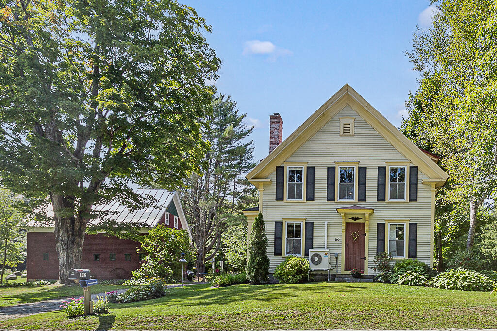 Pond Rd, Oakland, ME 04963