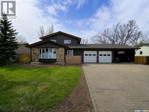 528 Dieppe Dr, Weyburn, SK, S4H2Y2 | Card Image