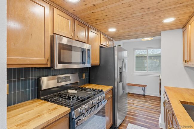 Kitchen with SS appliances, new hardware and backsplash | Image 6