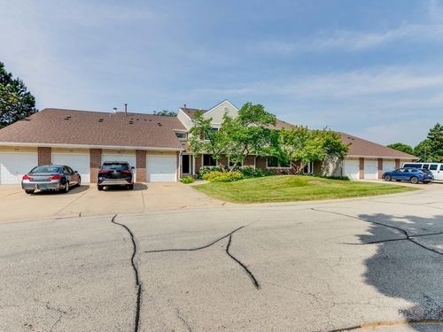 1082-1082 N Pinetree Circle, Buffalo Grove, IL, 60089 | Card Image