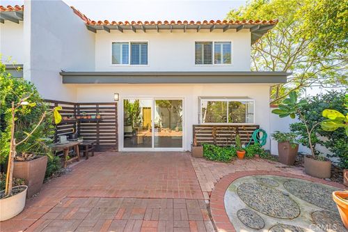 2214 Vista Hogar, Newport Beach, CA, 92660-4000 | Card Image