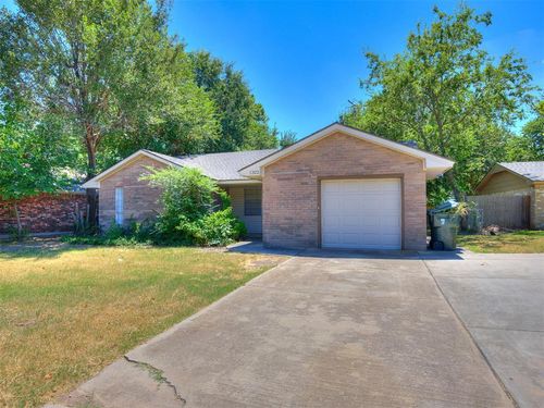 1322 Columbia Cir, Norman, OK, 73071-2511 | Card Image