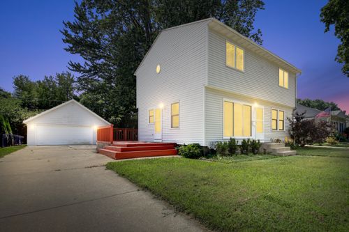 3317 E Denton Ave, Saint Francis, WI, 53235-5526 | Card Image