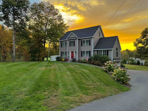 2 Chestnut Hill Dr, Sandown, NH, 03873-2630 | Card Image