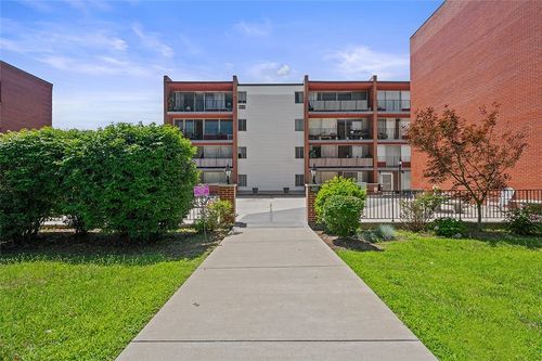 apt-307-446 Hoodridge Dr, Castle Shannon, PA, 15234-1736 | Card Image