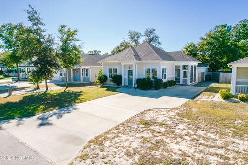 125 Ne 7th Street, Oak Island, NC, 28465 | Card Image