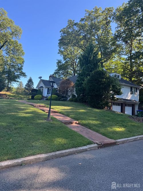 22 Edgewood Rd, Edison, NJ, 08820-3621 | Card Image