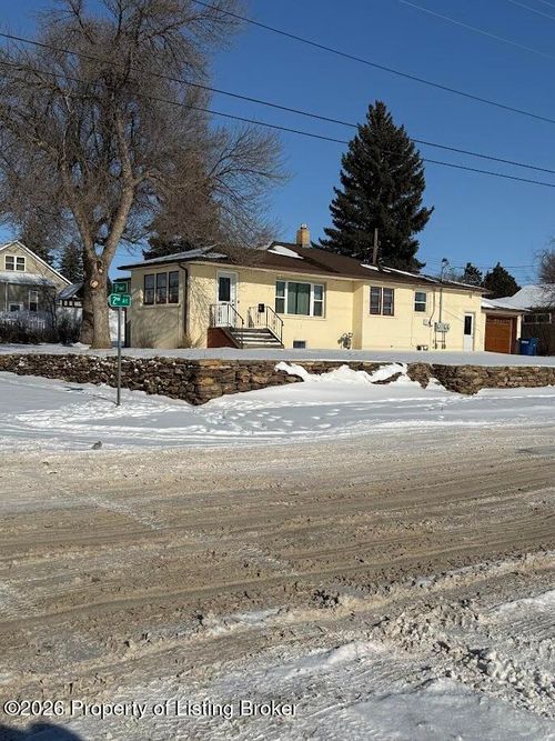 507 2nd Ave E, Dickinson, ND, 58601-4440 | Card Image