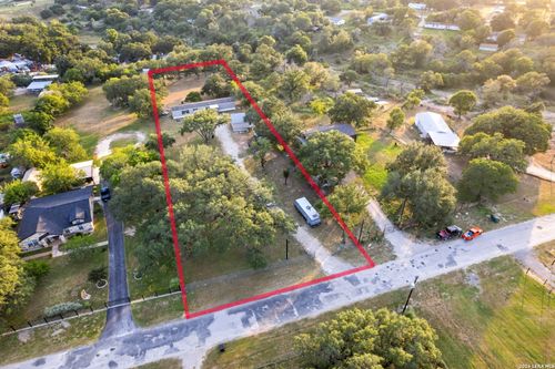 206 Crosscreek Dr, Floresville, TX, 78114-9328 | Card Image