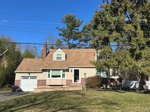21 Ruby Ln, Huntington Station, NY, 11746-4518 | Card Image