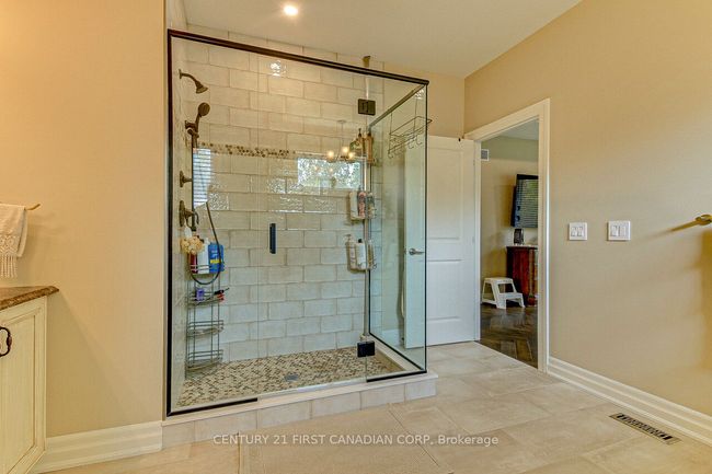 2129 Lockwood Cres, House other with 2 bedrooms, 2 bathrooms and 2 parking in Mount Brydges ON | Image 25