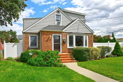102 Roxbury Road, Hempstead, NY, 11010 | Card Image