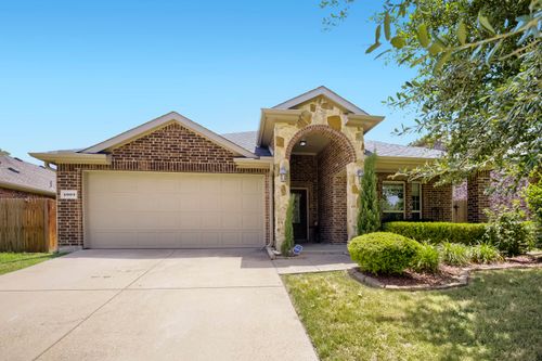 4003 Red Rock Dr, Heartland, TX, 75126-8918 | Card Image