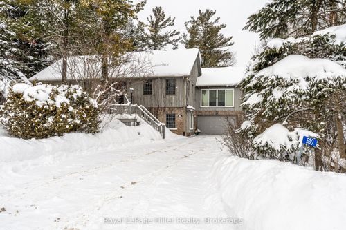 530 Holmes St, Clinton, ON, N0M1L0 | Card Image