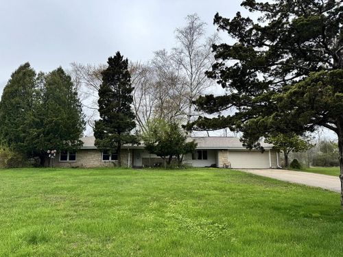 8665 N Hawthorne Road, River Hills, WI, 53217 | Card Image